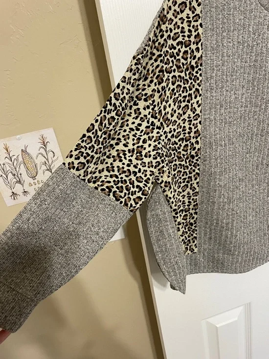 THML Gray Ribbed & Rust Panel Pullover - Picture 5 of 6